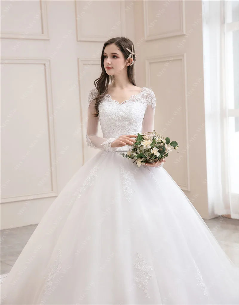 Robe de mariée à manches longues et col en V avec traîne de princesse robes de mariée classiques